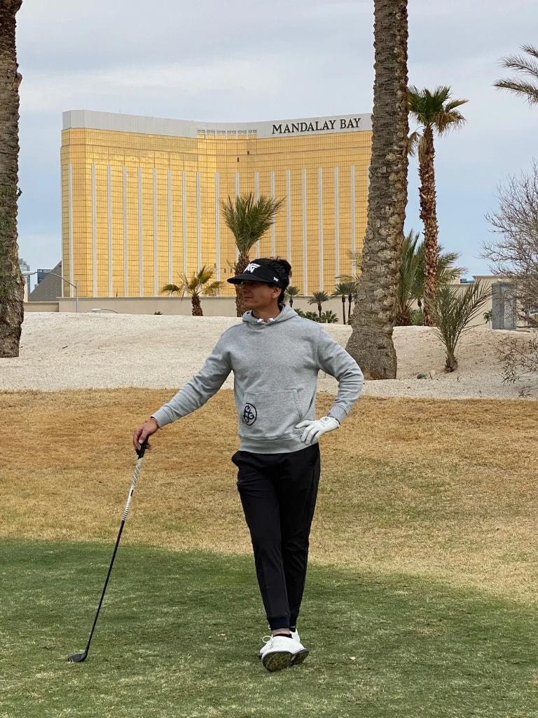 Golfista frente al Mandalay Bay